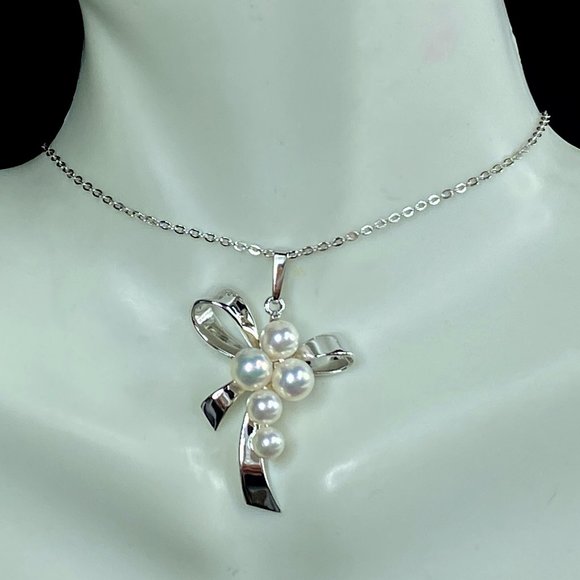 Mikimoto Five Akoya Pearls Ribbon bow Sterling pendant necklace 4.6g 16